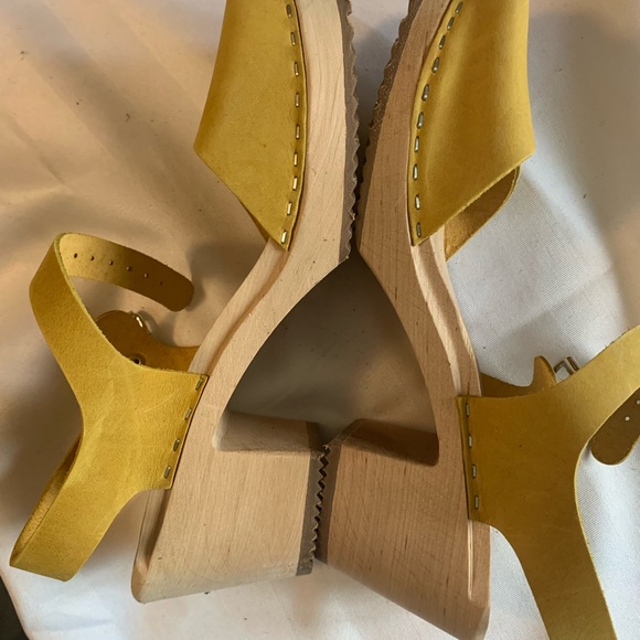 Leather yellow clogs - Picture 1 of 7